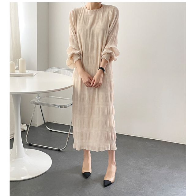 シャーリングミモレ丈ワンピース　10920