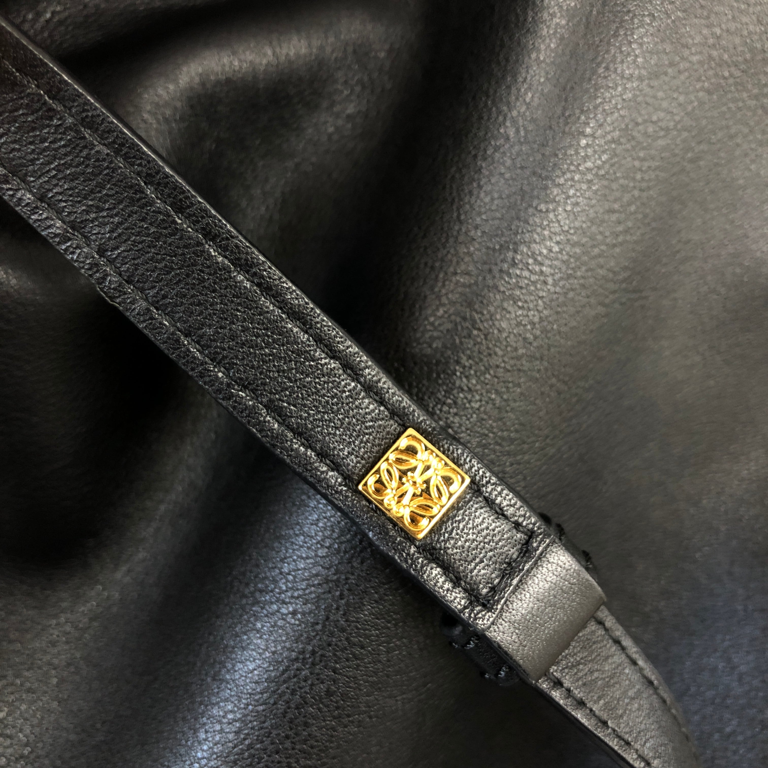 LOEWE ロエベ ポーチ 巾着 ナッパ ゴールド アナグラム LOEWE ロエベ ポーチ 巾着 ナッパ ゴールド アナグラム LOEWE