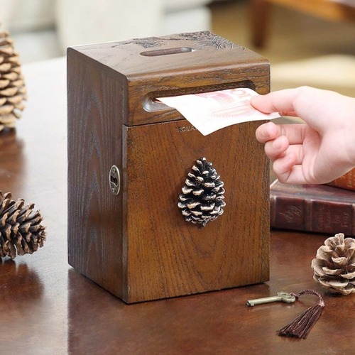 天然木 貯金箱 賽銭箱 コインバンク 松ぼっくり装飾 木製 ナチュラル 小銭入れ 鍵付き インテリア雑貨