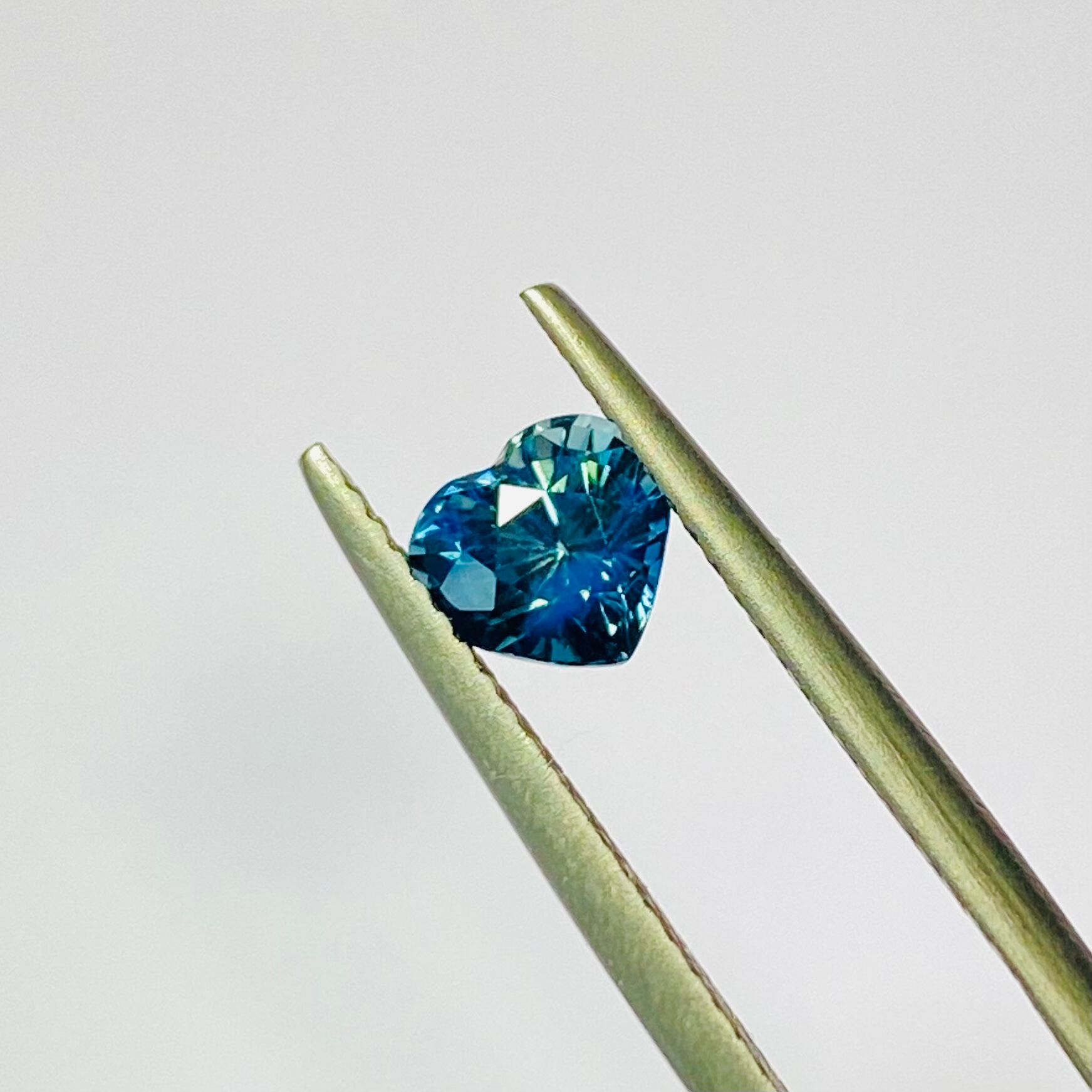 ティールブルの非加熱サファイアハート