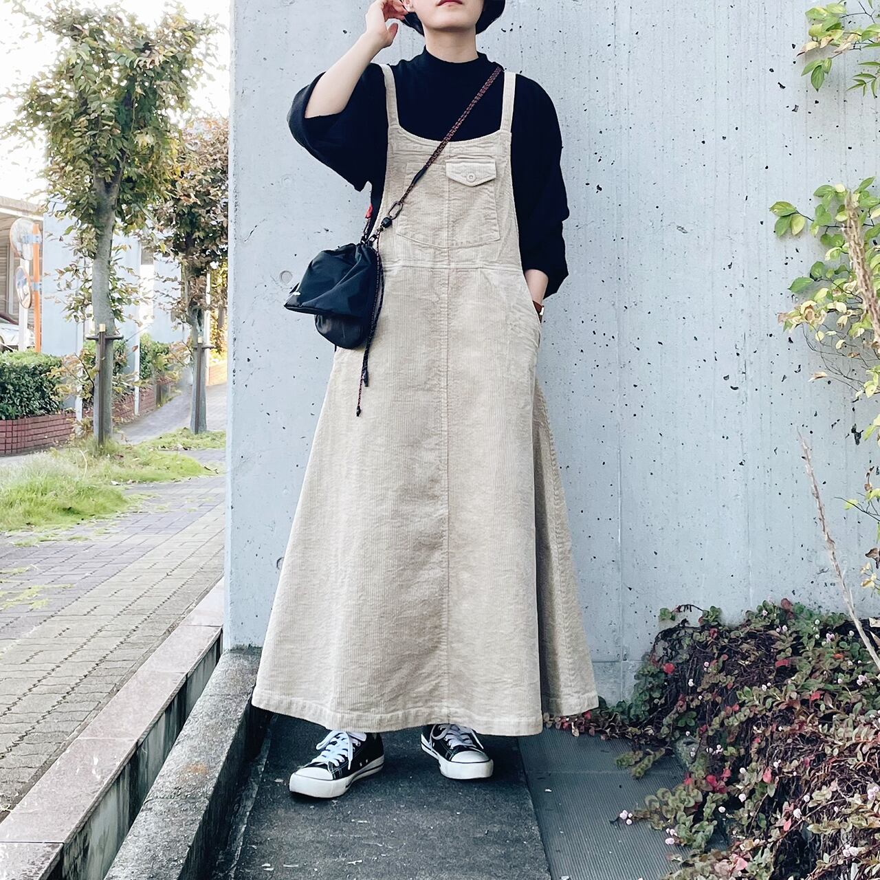 Corduroy salopette skirt (beige)