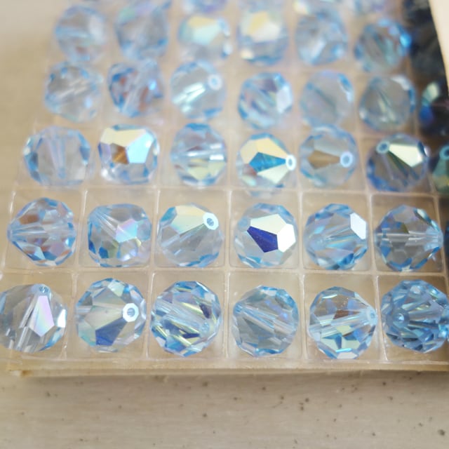 オーストリア製 1960s スワロフスキー ライトサファイアAB ビーズ 10mm