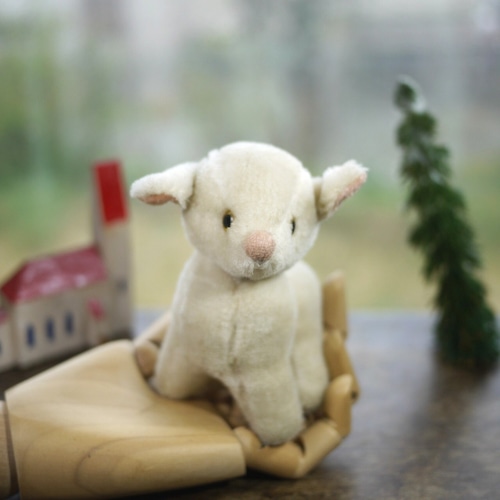 しろい子羊のぬいぐるみ　ドイツ