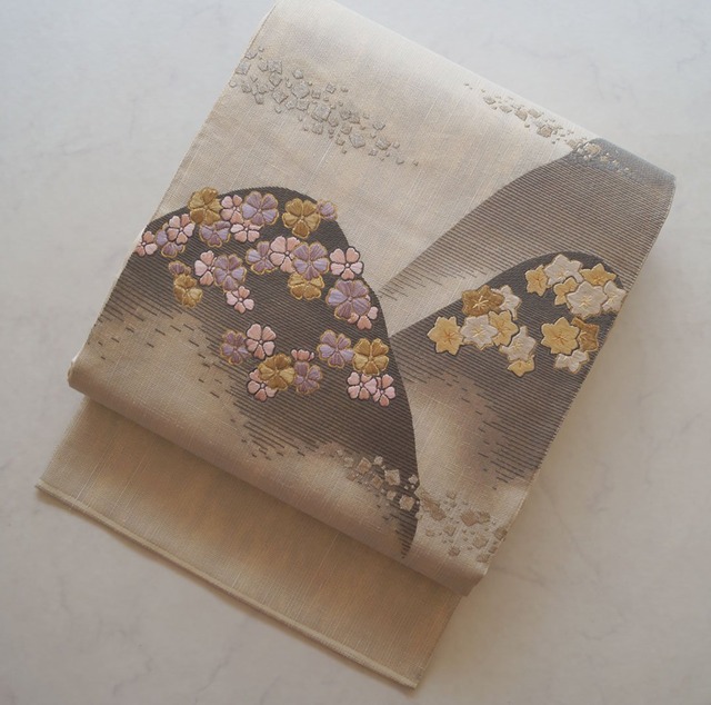 【ふくろ帯】ベージュ地　山に四季花文　ふくろ帯