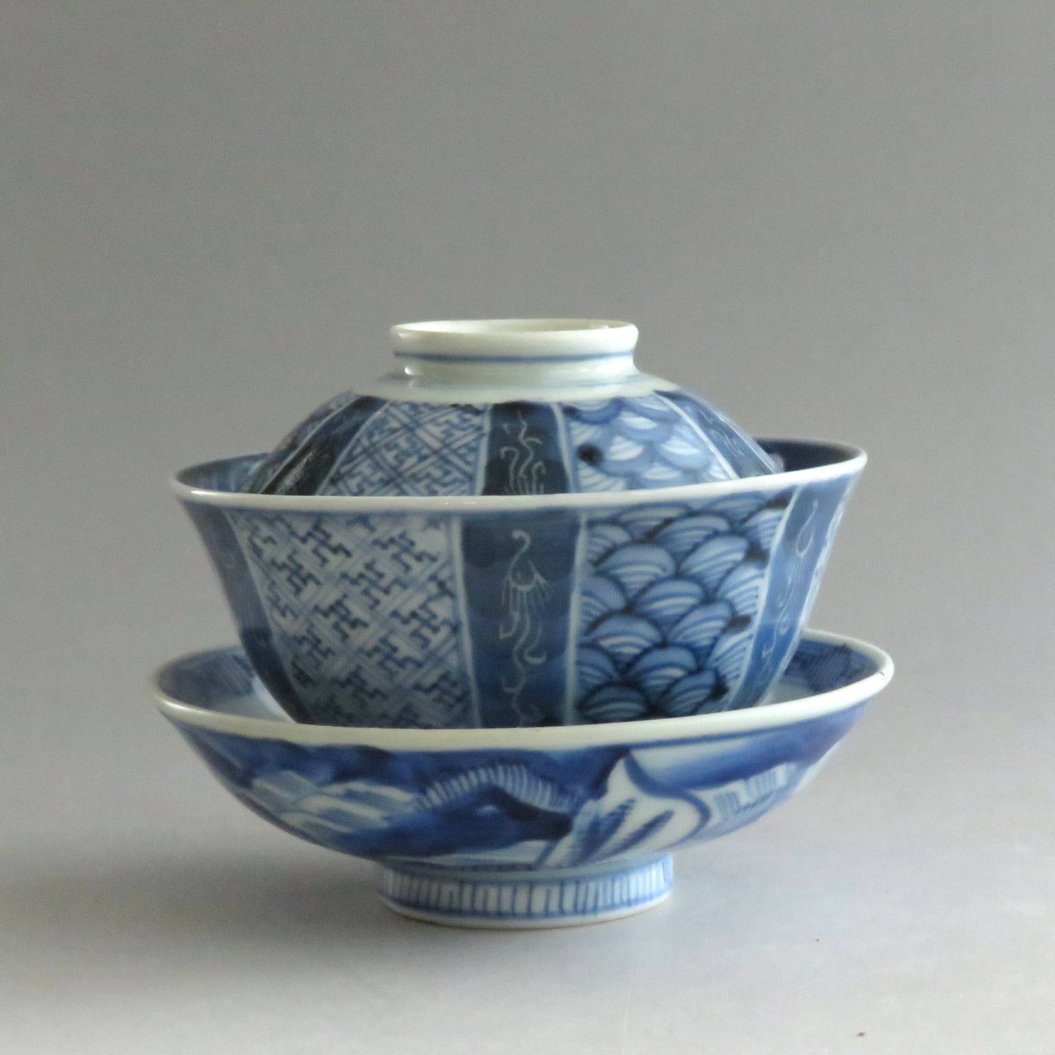伊万里焼(江戸期 1810年頃) 地紋祥瑞染付写 見立て蓋碗 約80cc 江戸