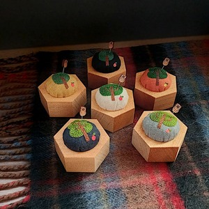 刺繍の針山〈kiichi〉*フクロウのまち針付き* mizutanidouguten × 銘木工房ゆら木