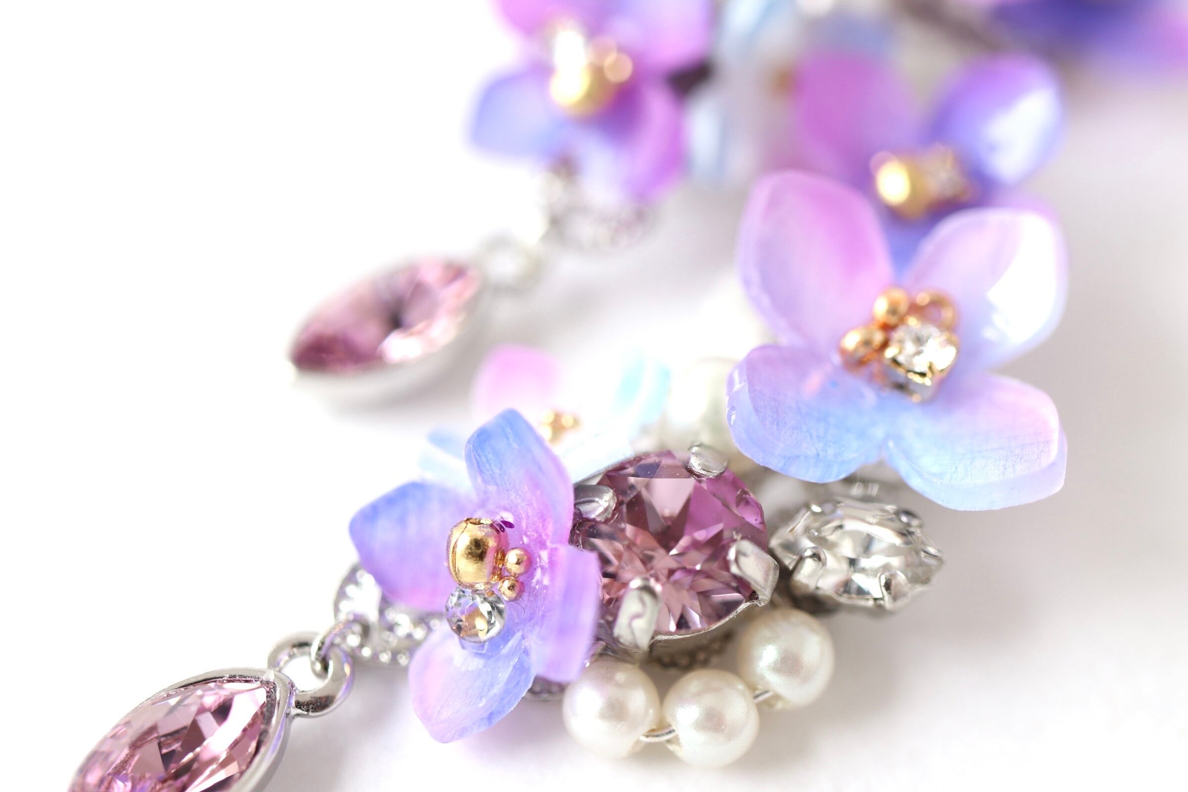 紫陽花とスワロフスキーbijouのピアス／イヤリング(右耳)＋イヤーカフ 