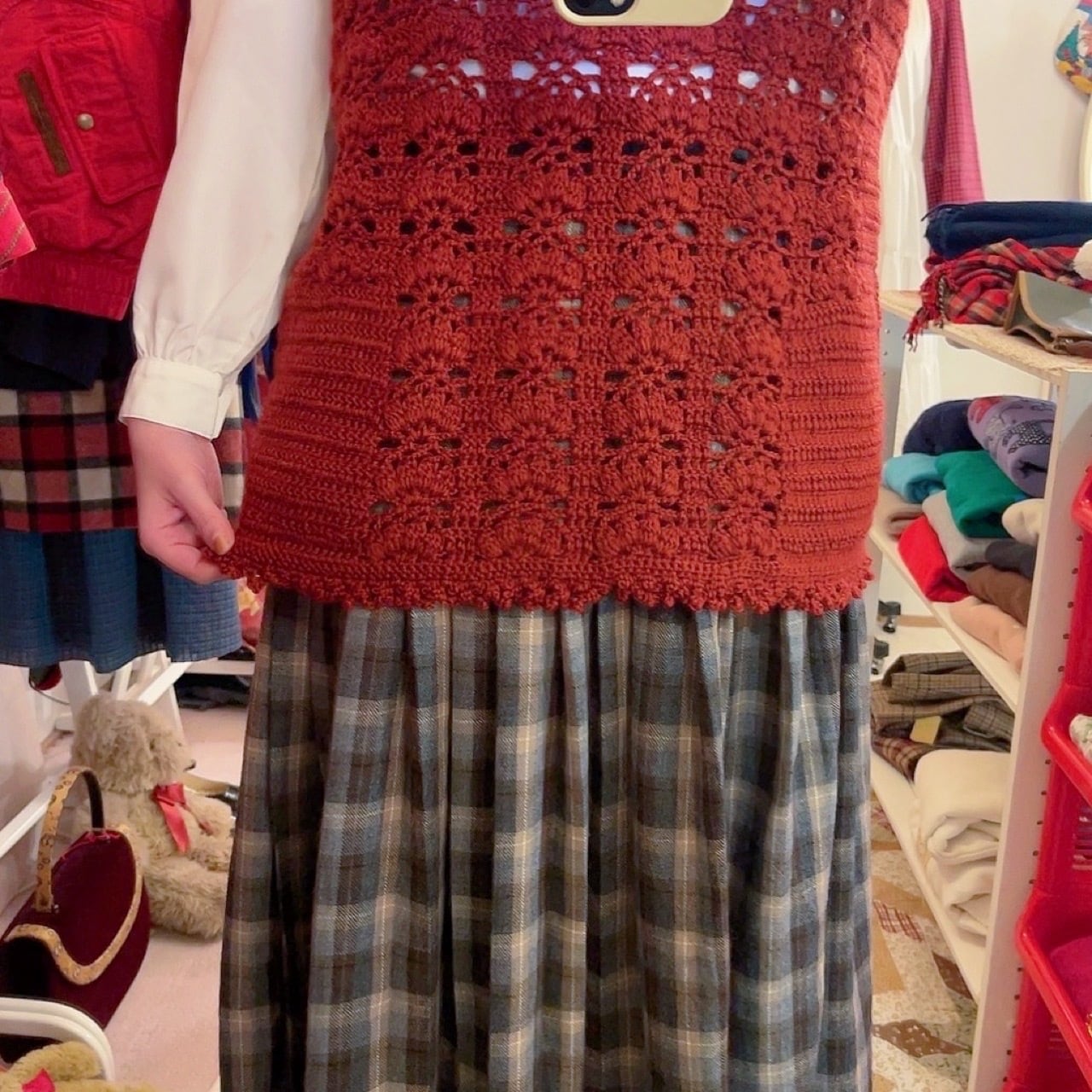 cherry brooch bordeaux crochet vest