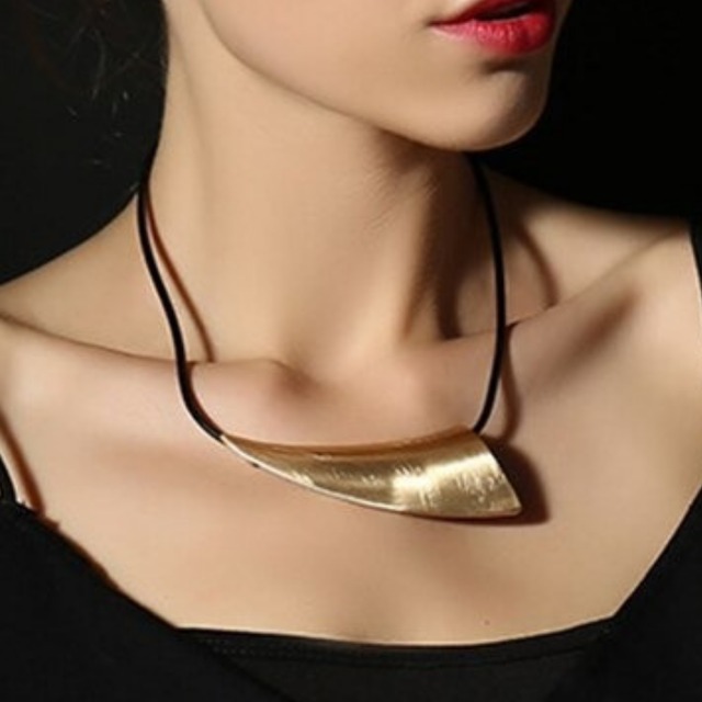 【TR0372】Horn Shape Pendant Necklace