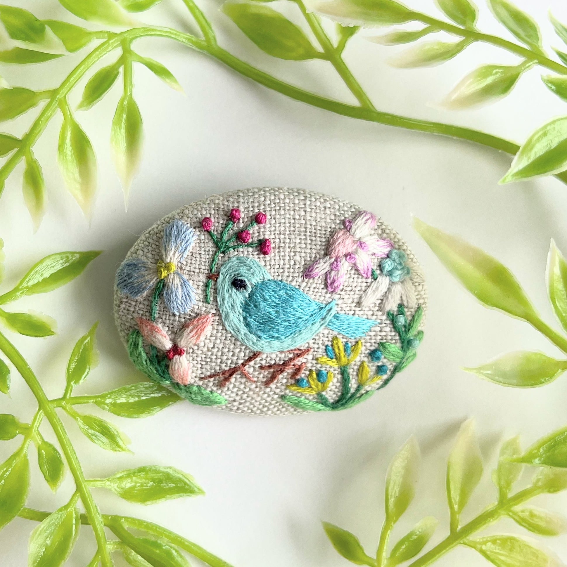 ことりと草花の刺繍ブローチ【botanical】#164 | j.couture