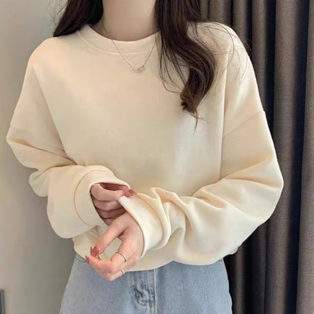 Short length round neck sweatshirt