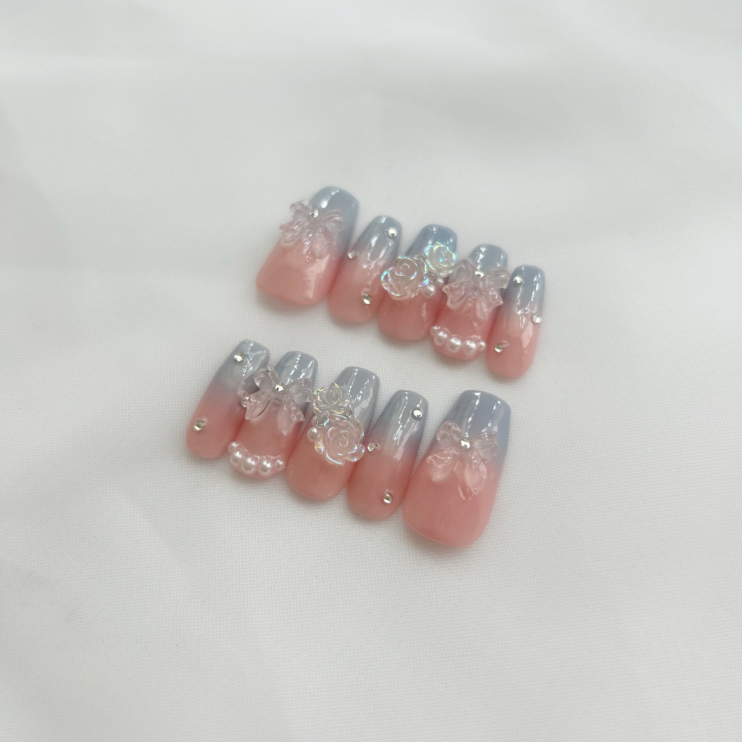 水色グラデーションネイルチップ クロム文字 黒ギャル猫 y2k 水色グラデーションネイルチップ クロム文字 黒ギャル猫 y2k