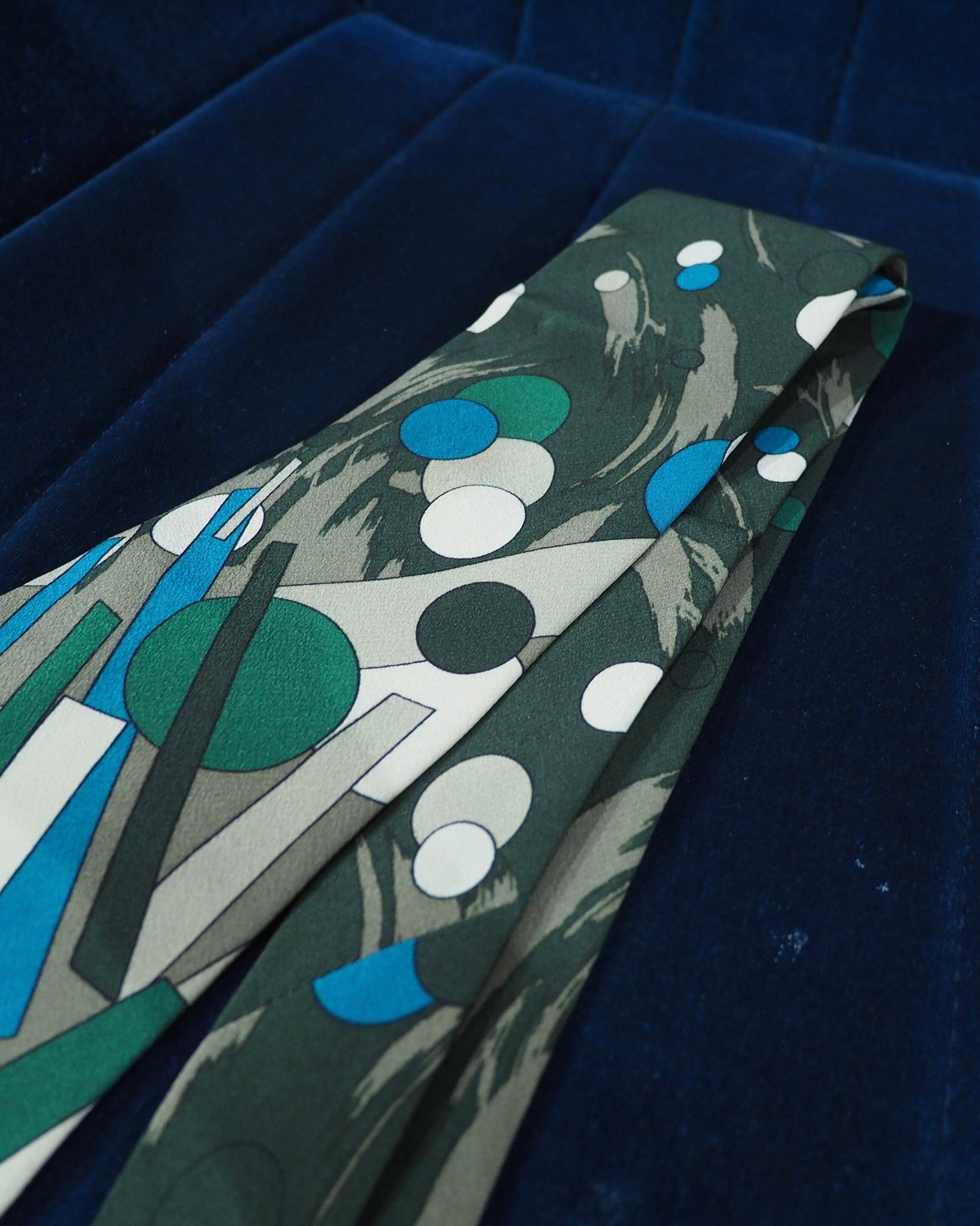 ” Zero gravity ” Geometric Art pattern vintage silk Tie