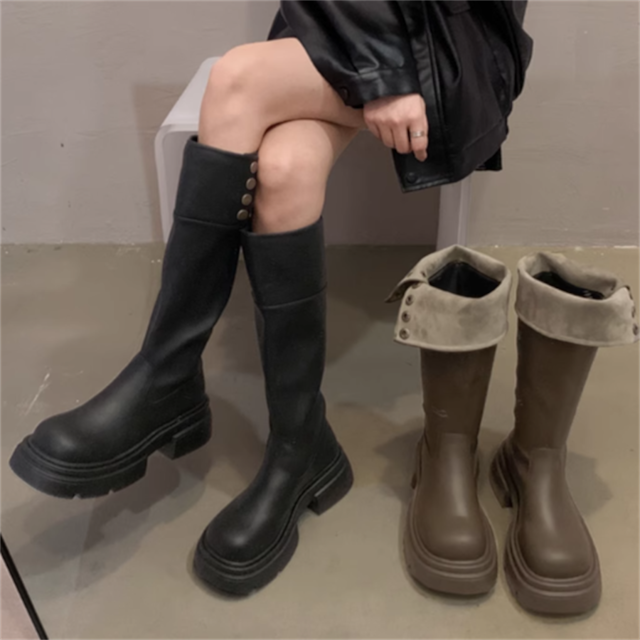 【送料無料】 ブーツ 2色 ジョッキーブーツ ロング ローヒール 丸トゥ ラウンドトゥ ボタン PU 可愛い 大人可愛い きれいめ シンプル カジュアル シック コンサバ 華やか 大人 上品 おしゃれ お洒落 ラフ ヘルシー 無地 秋 冬 10代 20代 30代 40代 レディース 女性用 お出かけ デイリーユース 普段使い オルチャン 韓国系 ファッション スタイル 定番   35 36 37 38 39 ブラック ブラウン モノトーン