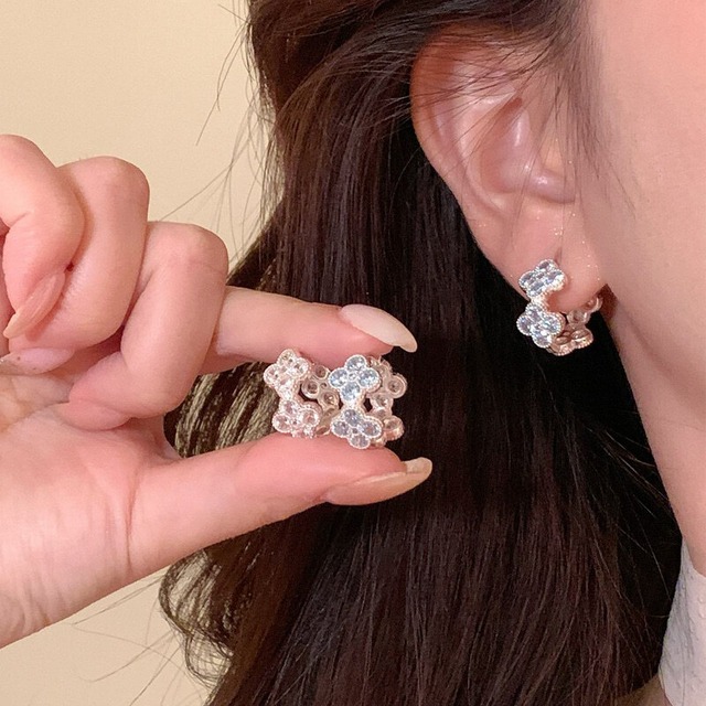 Zircon clover hoop pierce　B633
