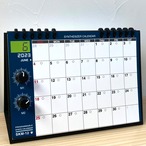 【2023年 カレンダー】SKM-12DELUXE  シンセサイザーカレンダーデラックス 12ヶ月可変パネル搭載　卓上／SKM3セット付き