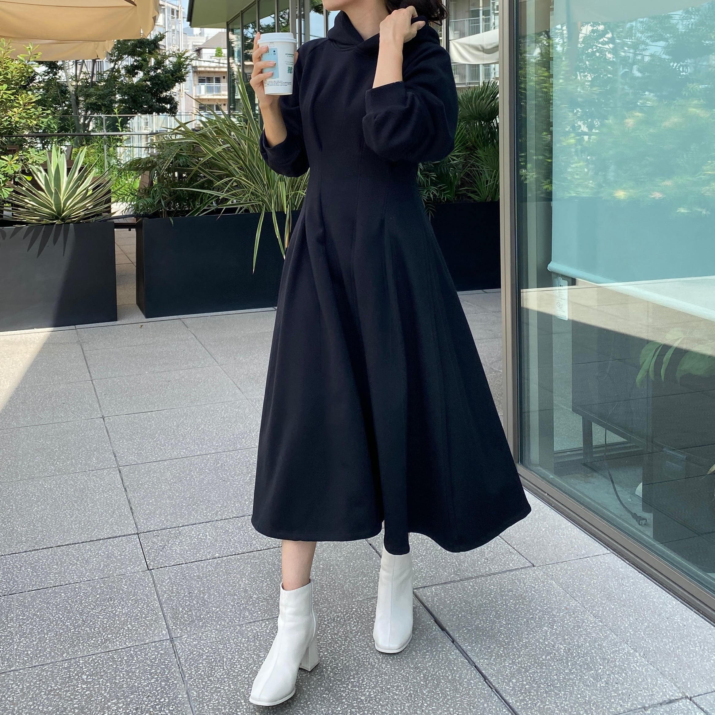 maison de lylaのウエストタックフードワンピース maison de lylaのウエストタックフードワンピース