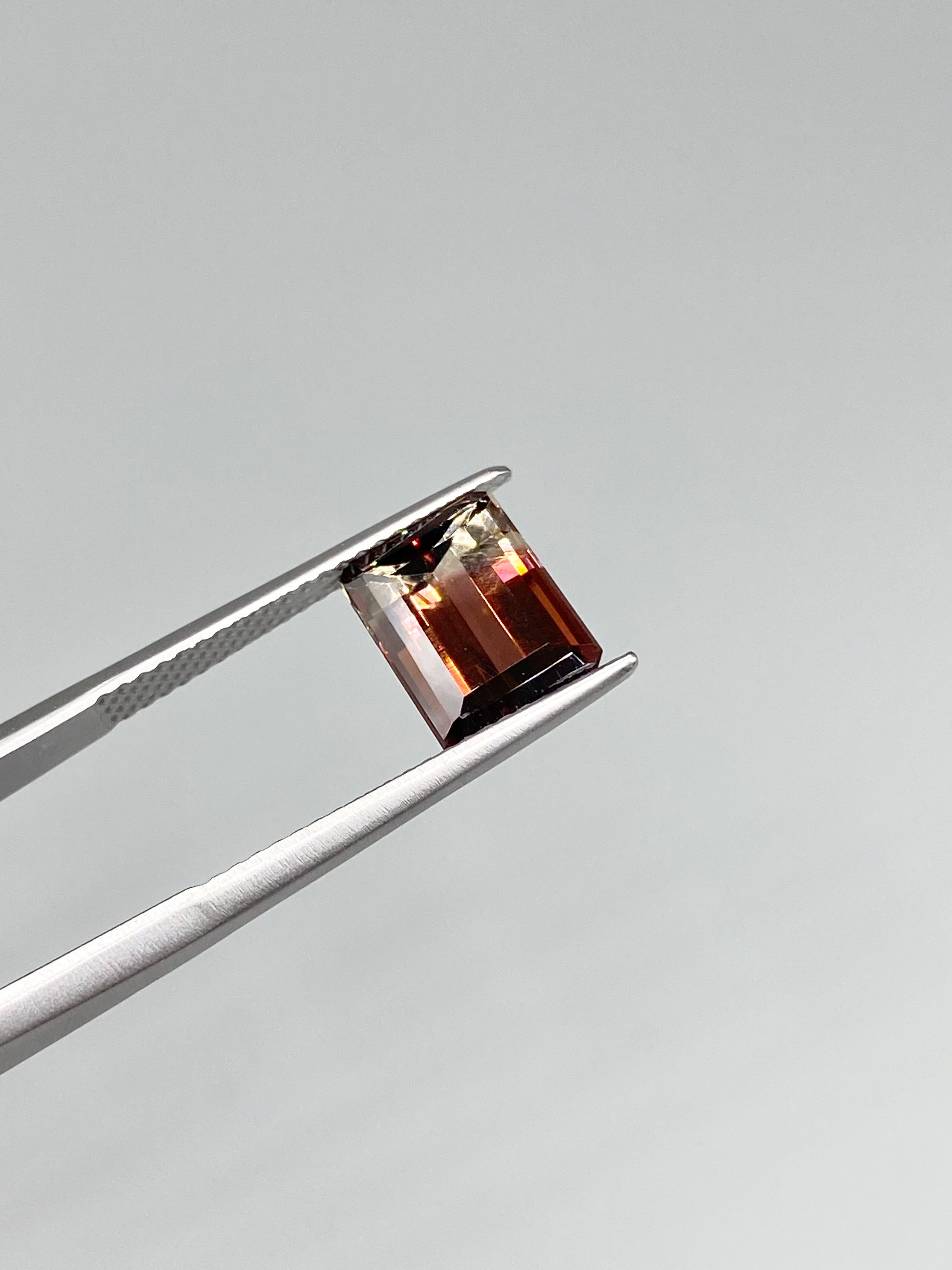 バイカラートルマリン 3.01ct ルース | シークレットベースジュエリー