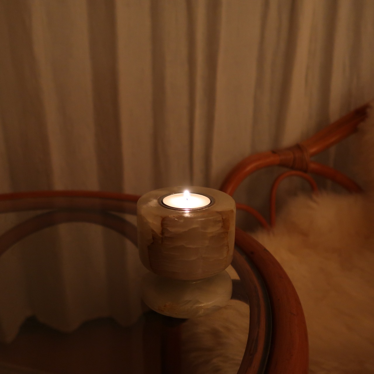 ちゅるんとした大理石のキャンドルホルダー