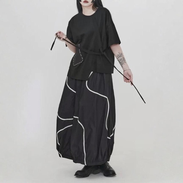 Curved line balloon skirt C1239