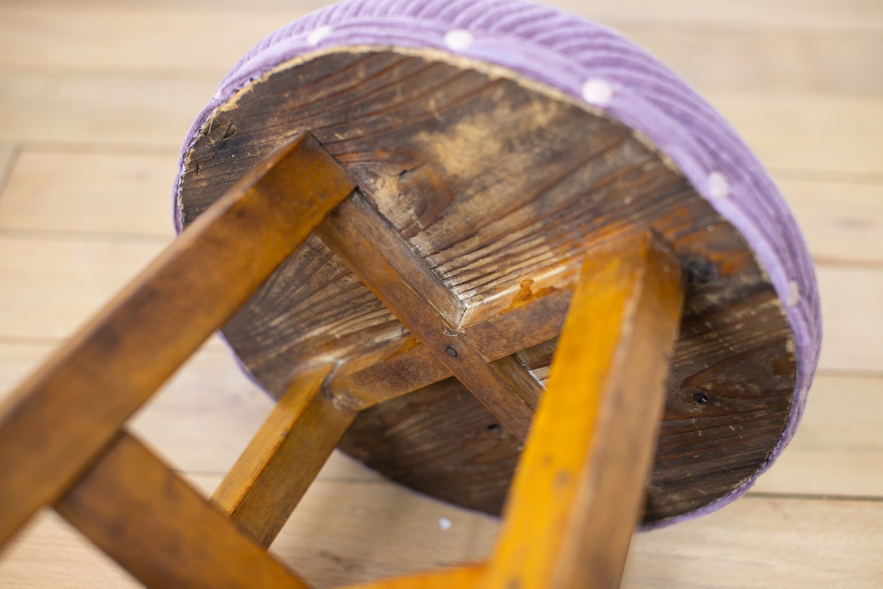 GOOD LUCK CHAIR 006