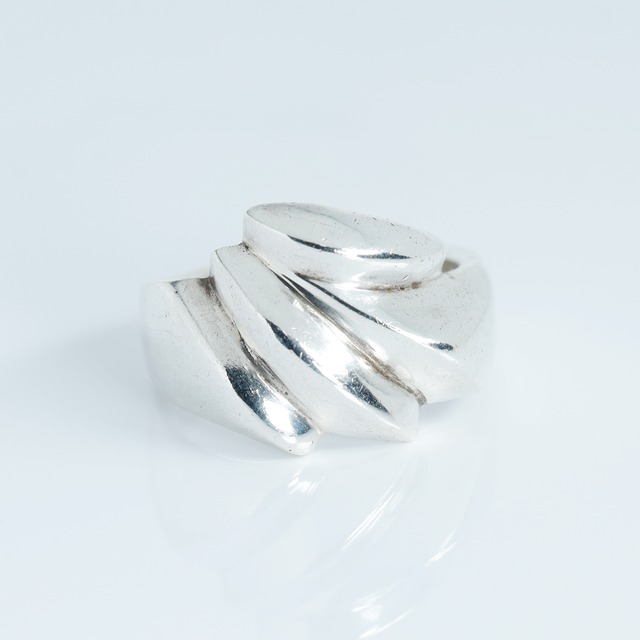 Twist Sculpture Silver Ring (used)