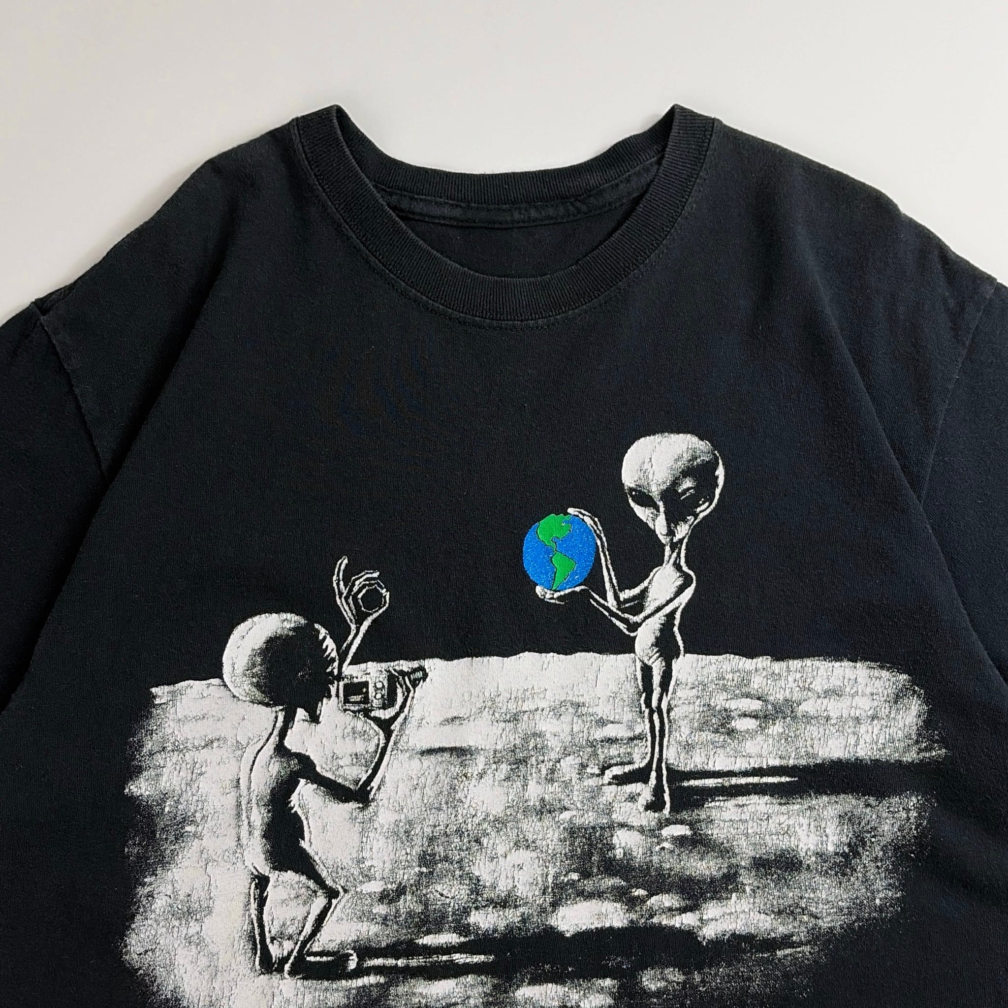 00s Alien Earth Graphic T-Shirt