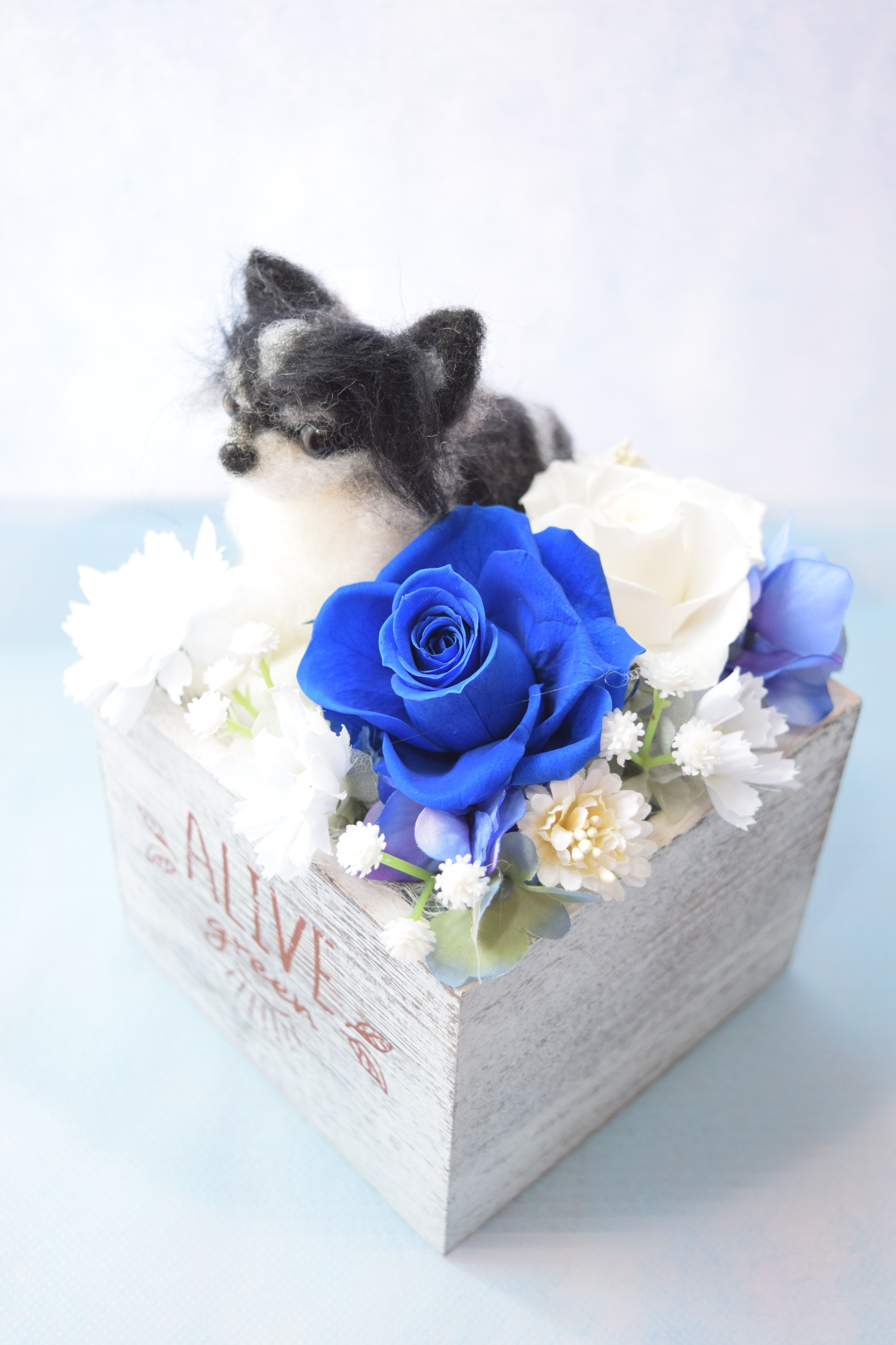 ドールとお花2輪【オーダーメイドで愛犬・愛猫の羊毛フェルト・お供え