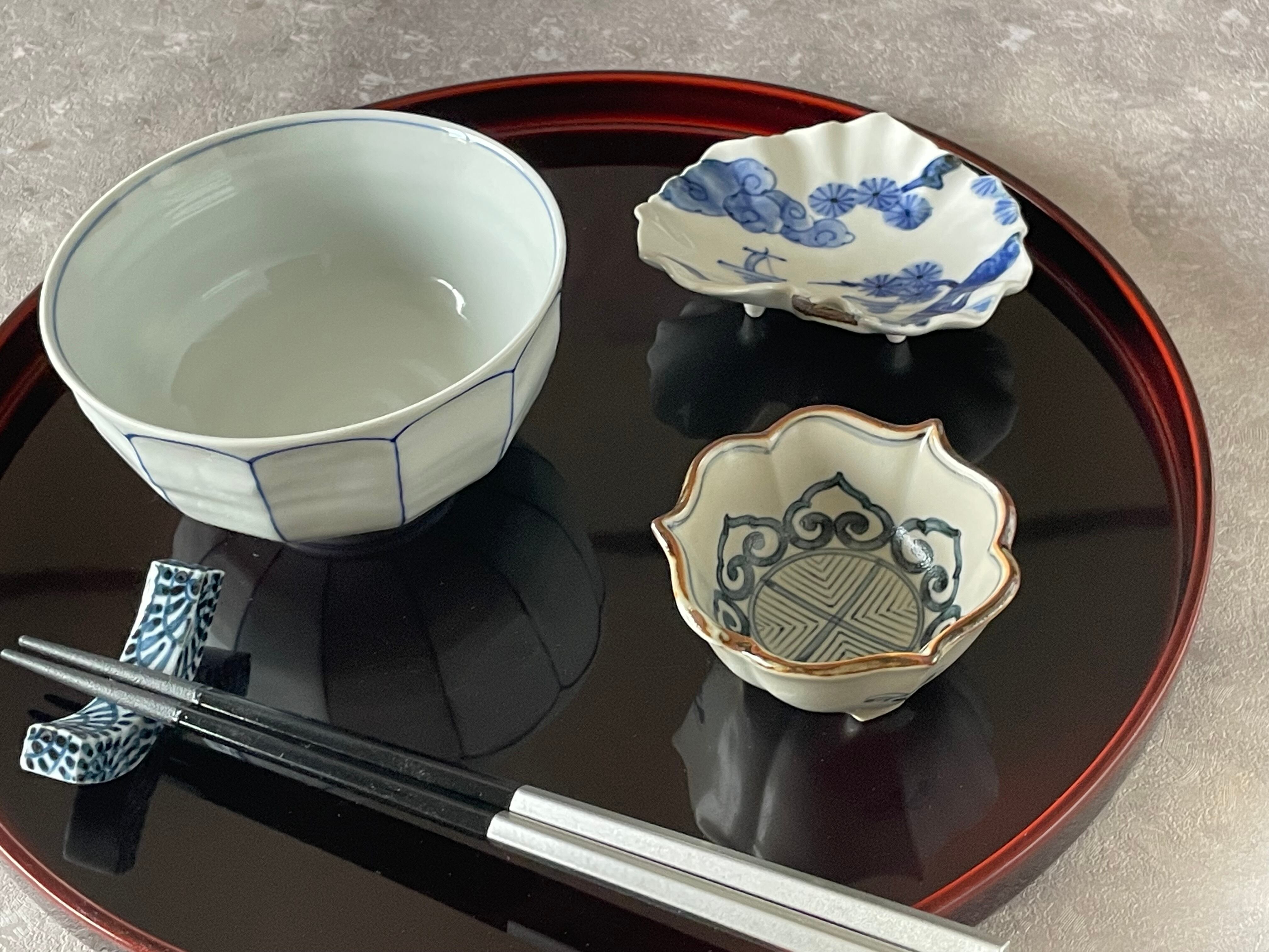 有田焼 染付地紋輪花渕三ッ足小付 | FUCHIGAMI TOJIKI