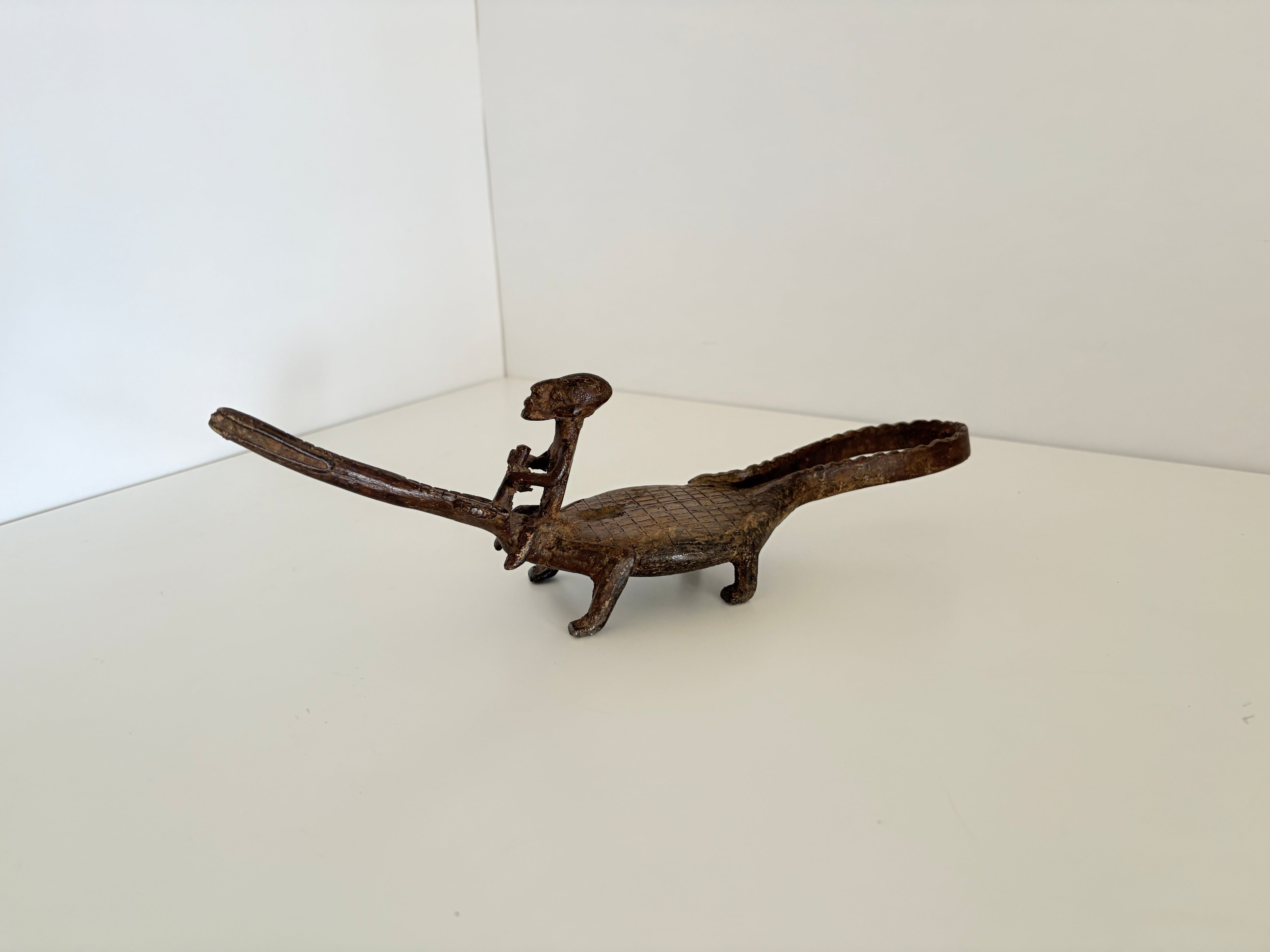 マリ共和国 ドゴン族 ブロンズ製 ワニの置物 1人