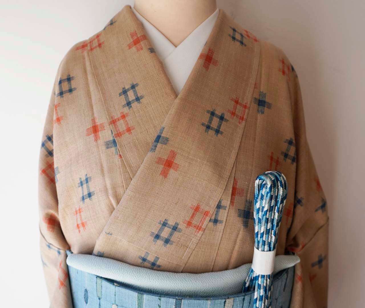 袷】榛色地 井桁十字絣 紬 | 大山キモノ・ちぇらうなぼるた