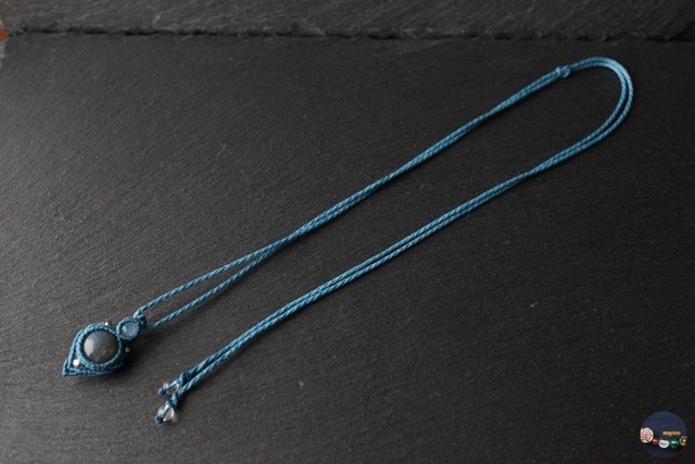 ブルーラブラドライト＆アクアマリンのマクラメネックレス - 深海 -