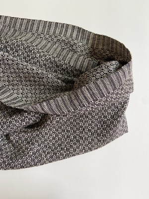 Hand-woven scarf / Rocca Black  手織りシルクのショール 六花ブラック