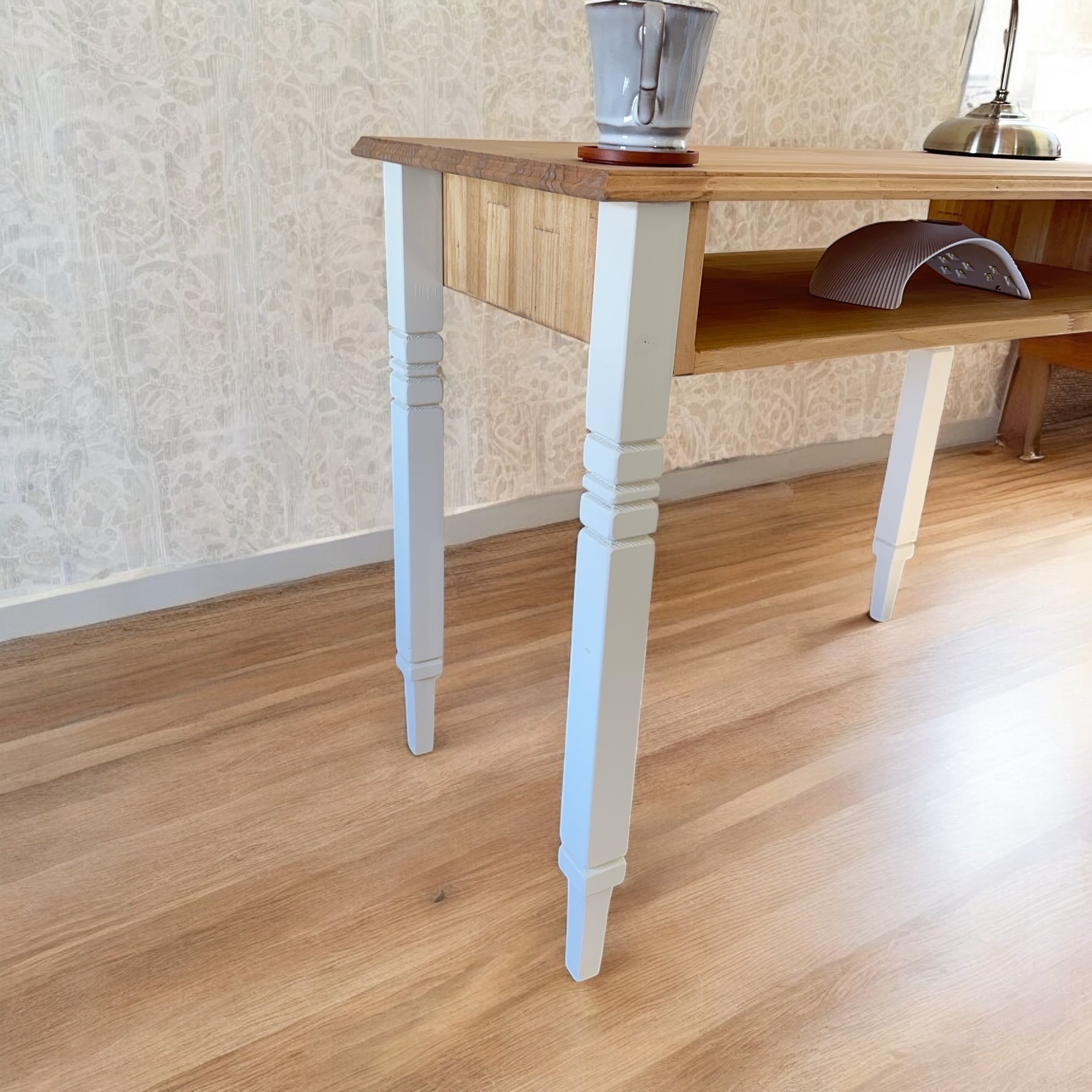 美品✴︎北欧デザイン センターテーブル ラウンド 木製 ろくろ脚 英国アンティーク 美品✴︎北欧デザイン センターテーブル ラウンド 木製 ろくろ脚 英国