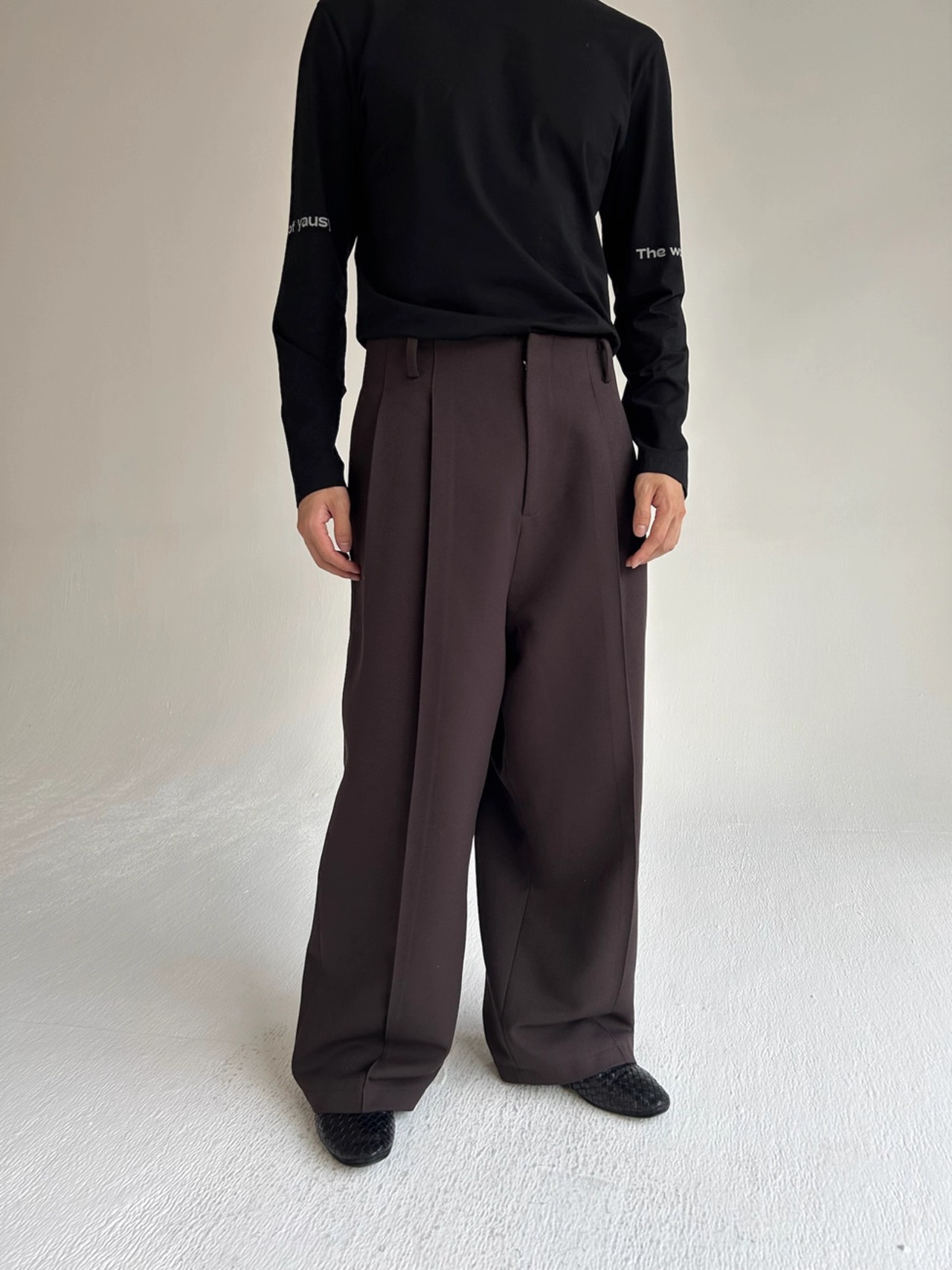 Yausye 83 Pleated Straight Trousers