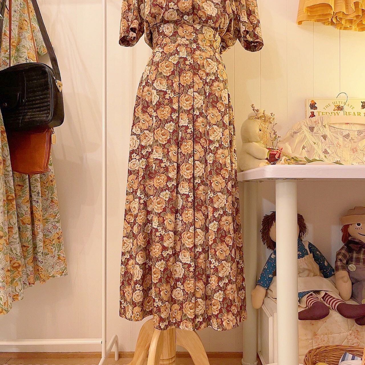 brown rose blouse & skirt set up