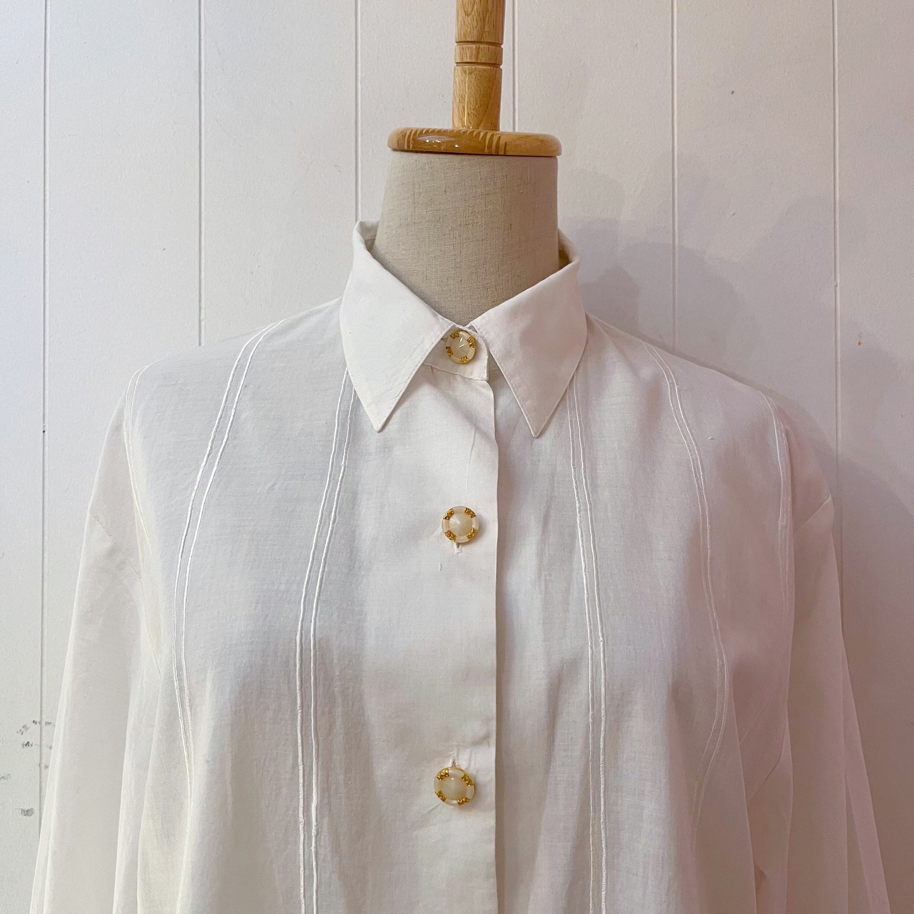 gold button hem lace blouse