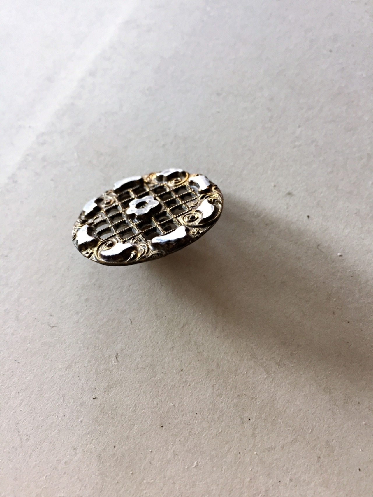 19世紀 フランス 2.6c 黒銀の雲と金の空とカットスチールボタン アンティーク