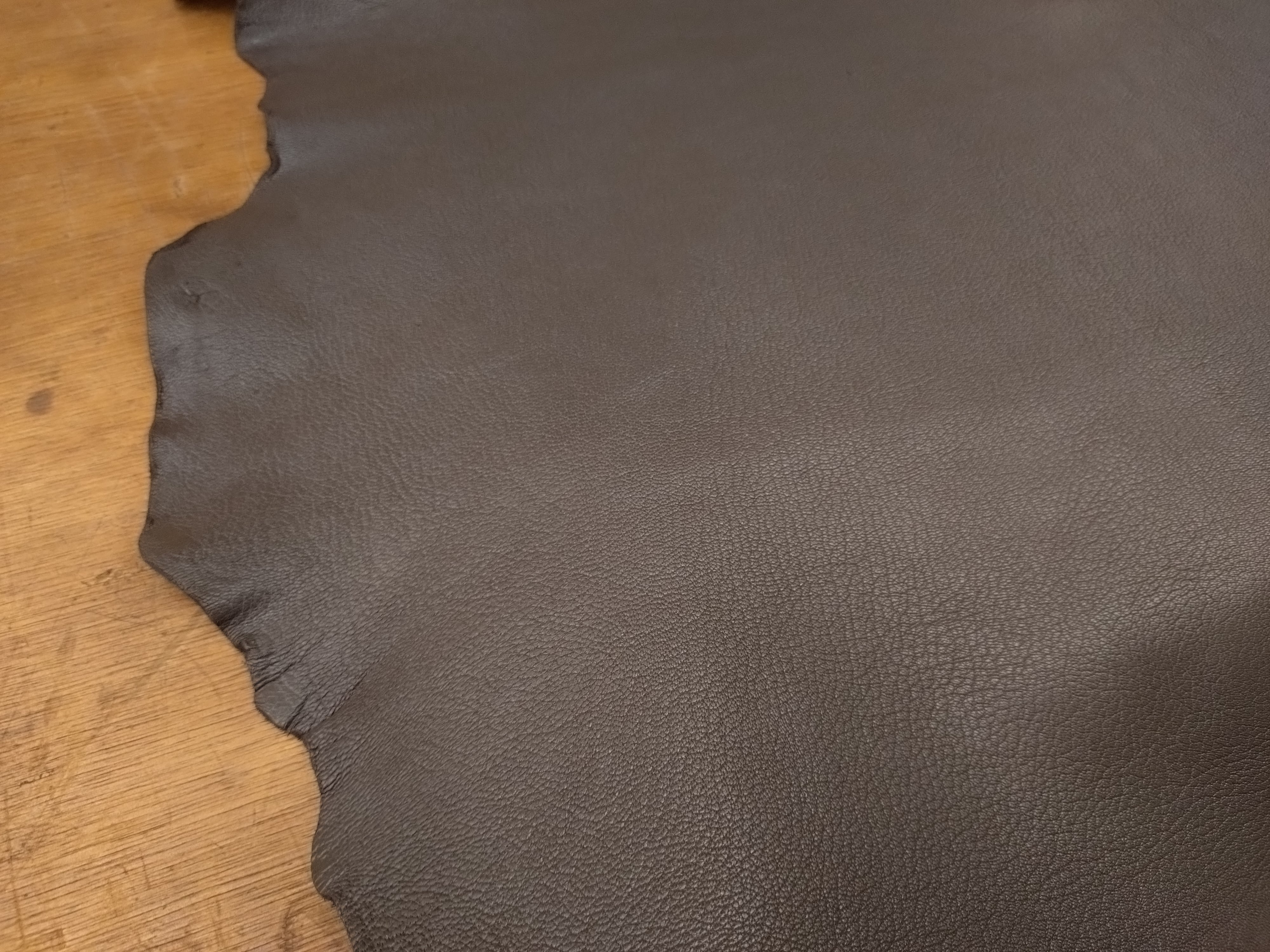 山羊革 ゴートソフトシュリンク/69DS/ダークブラウン【AG101】 | Good