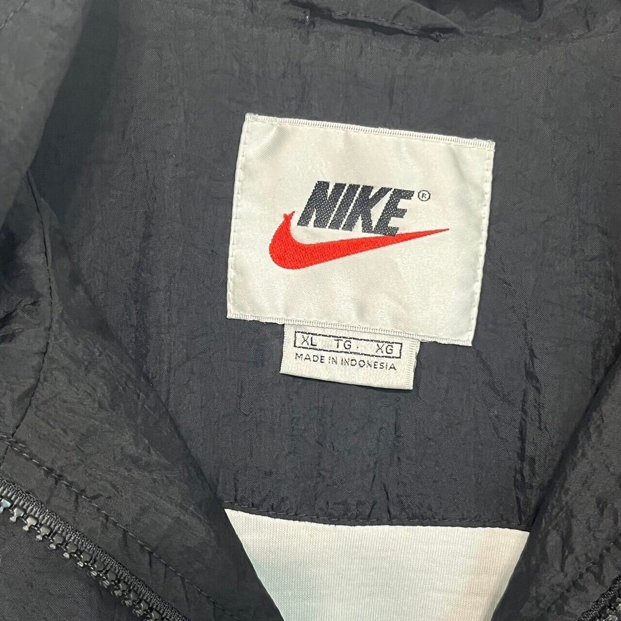 NIKE ナイキ ナイロンジャケット XL 刺繍ロゴ バックロゴ アース NIKE ナイキ ナイロンジャケット XL 刺繍ロゴ バックロゴ アース
