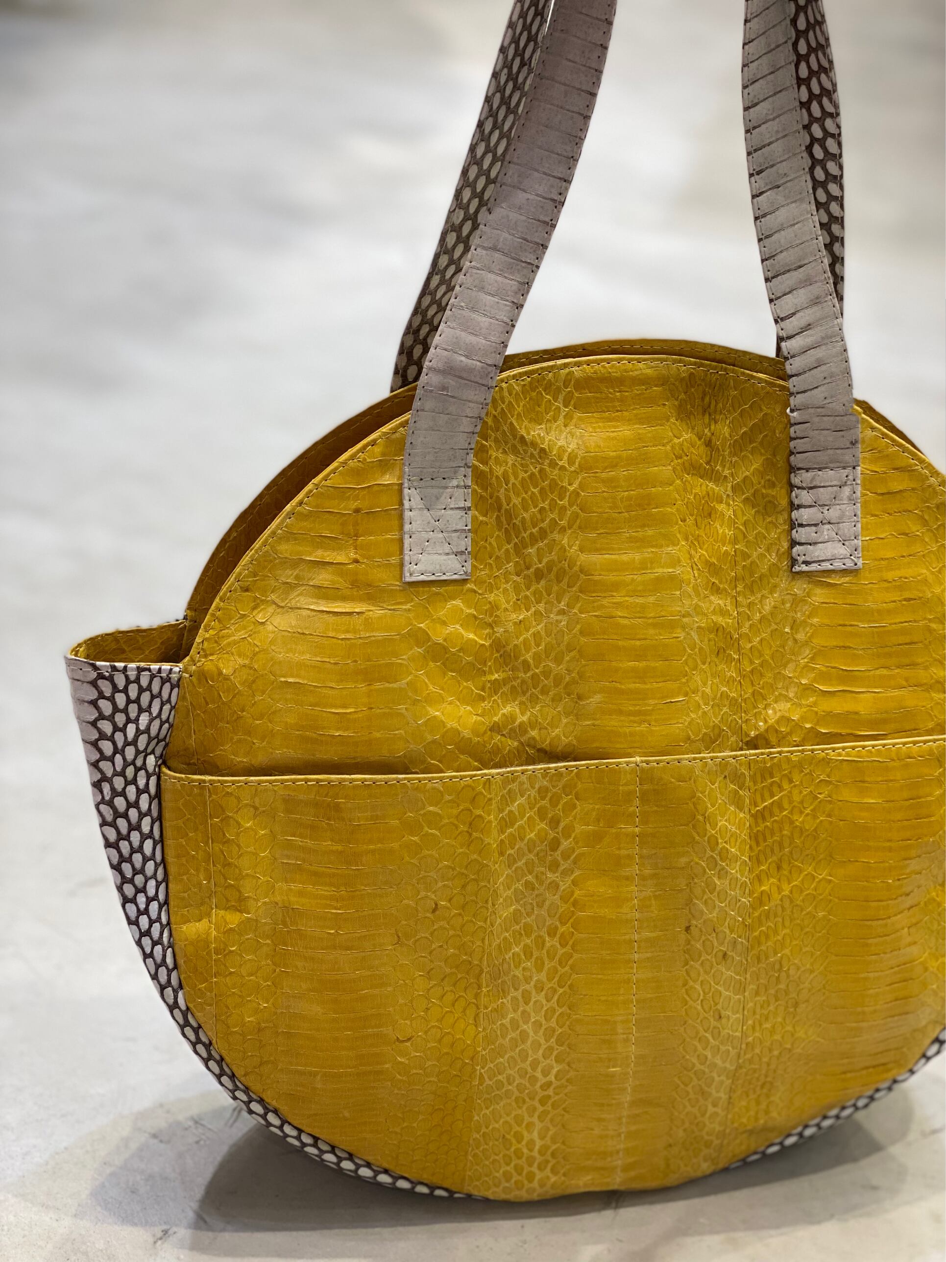 Pliable Tokyo】Round bag | JAMES