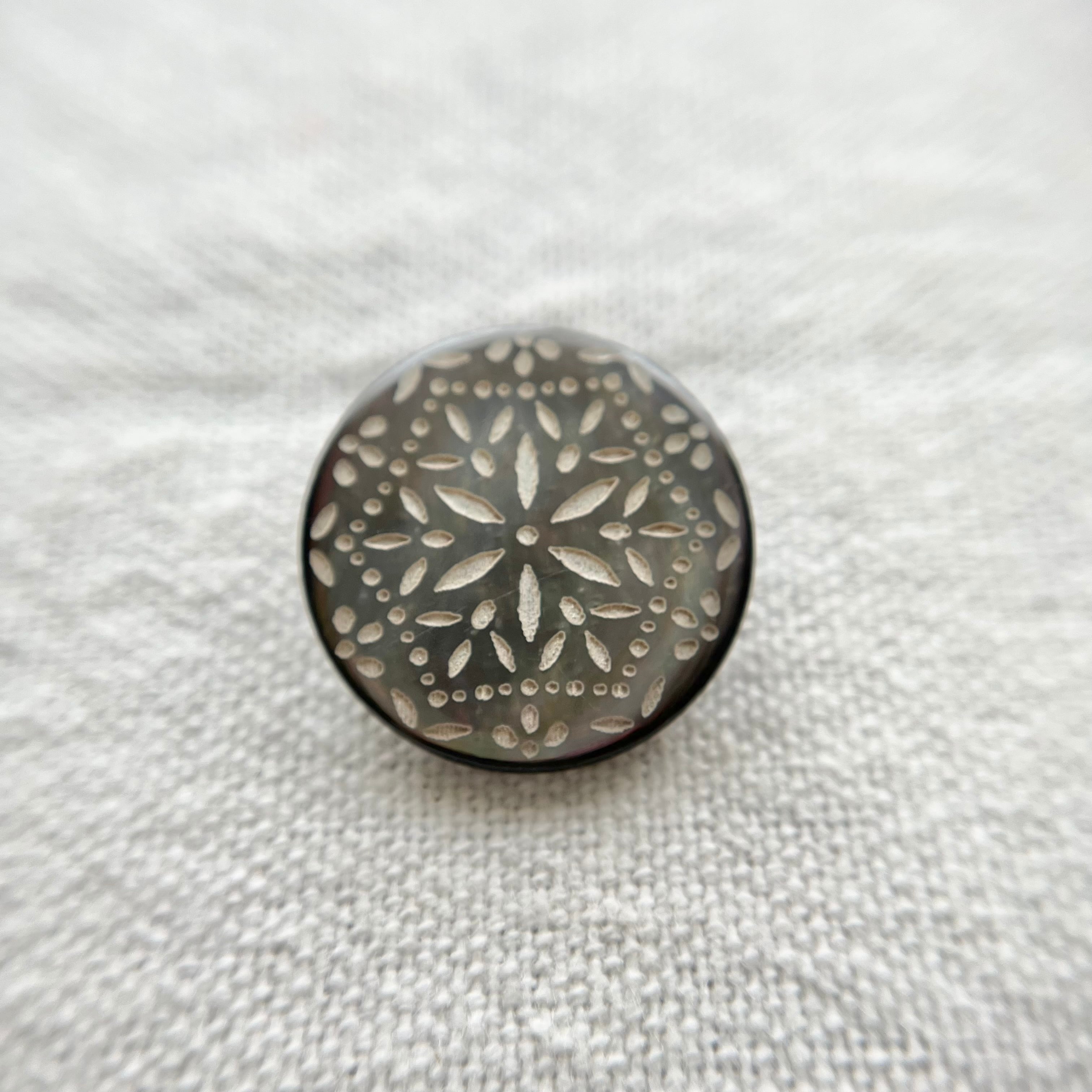 カッティングフラワー(黒蝶貝)20㎜