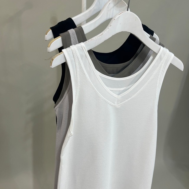 レイヤード風前後2wayタンクトップ　4500円