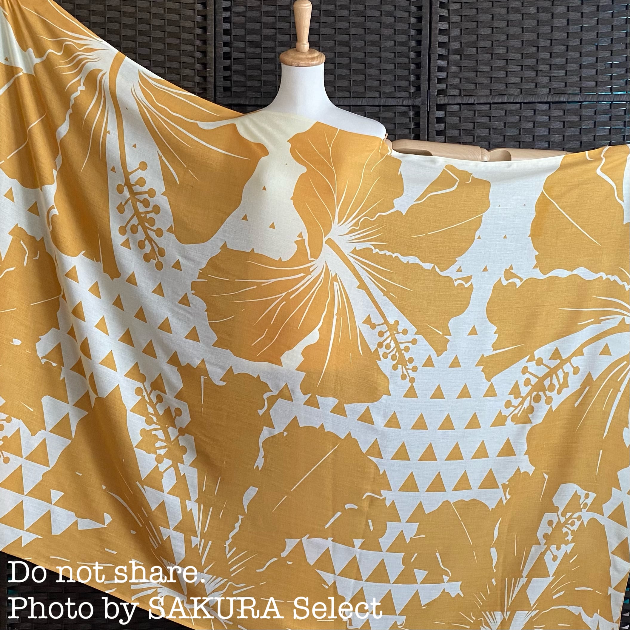 パレオ 【HIBISCUS TRIANGLE-WINTER WHITE-AMBER】ハワイ直輸入 パレオ