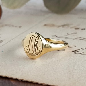 【受注販売】【18.5号～23号】英国 9kゴールド シグネットリング オーバル イニシャル ホールマーク