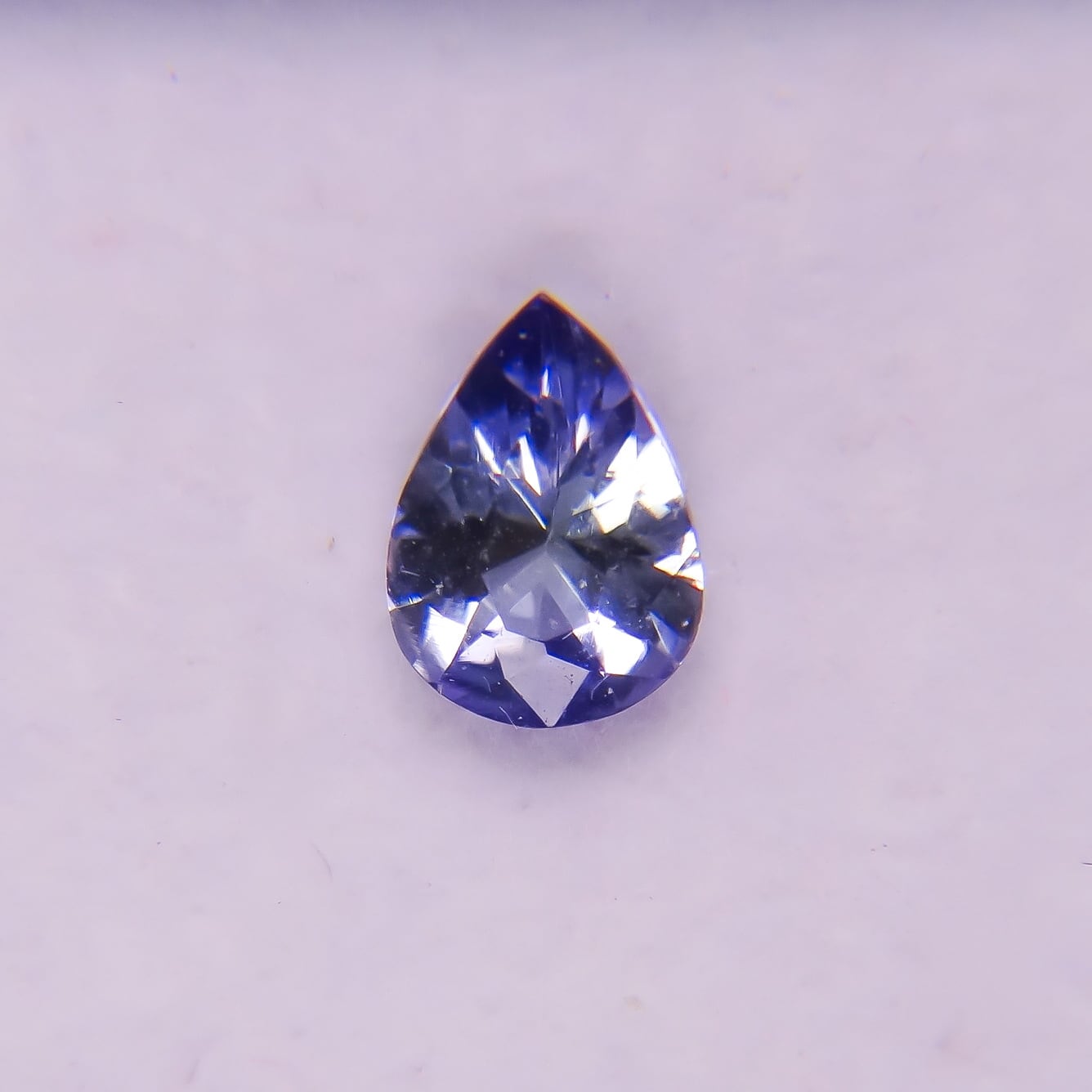 マジェンタ タンザナイト タンザナイト 4.49ct 13.11mm×8.56mm ペアシェイプ ルース トップ