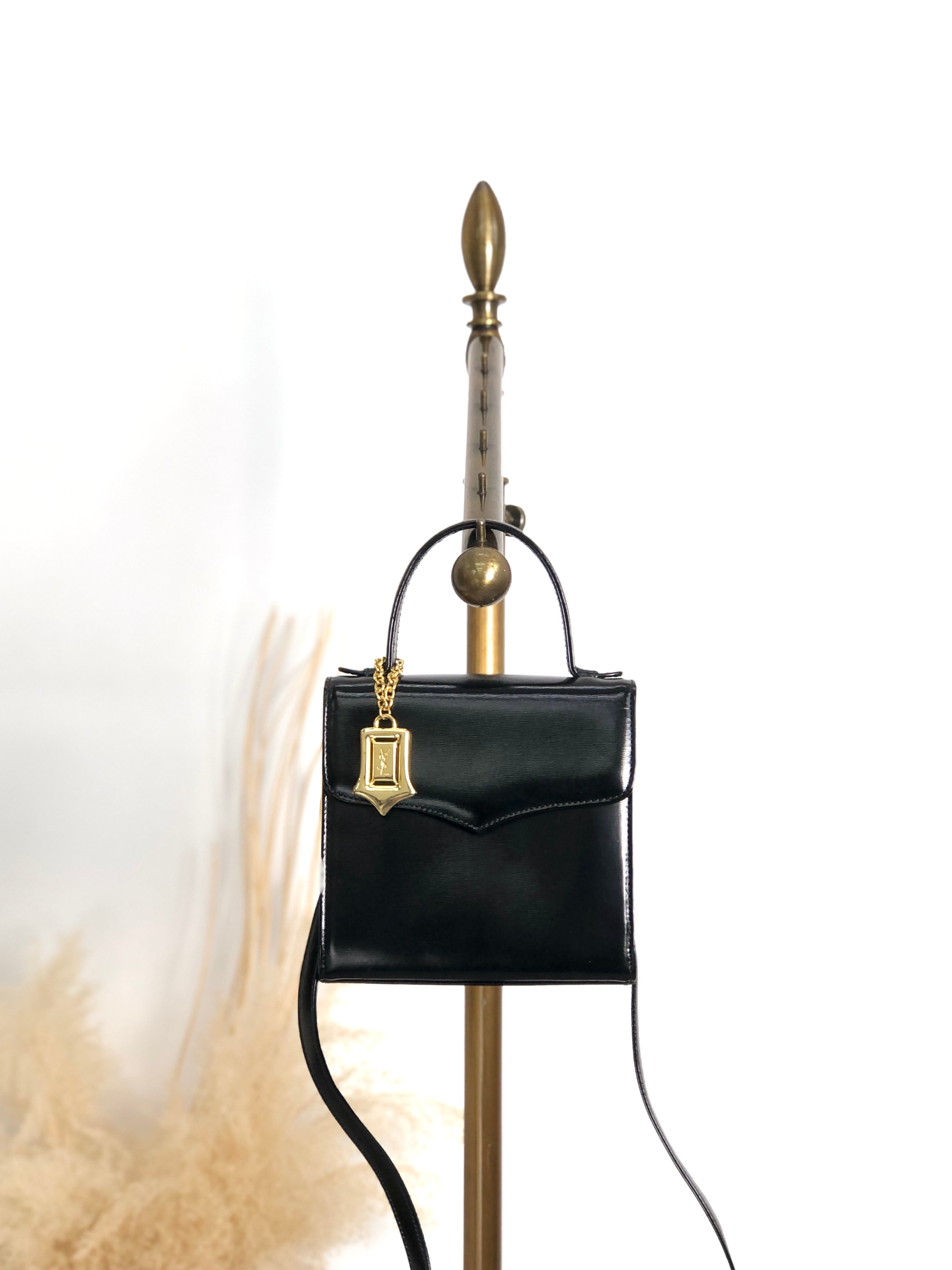 イブサンローラン YSL ボストンバッグ 総柄 ロゴ レザー ブラック チャーム Yves Saint Laurent イヴ・サンローラン ショルダーバッグ ブラック