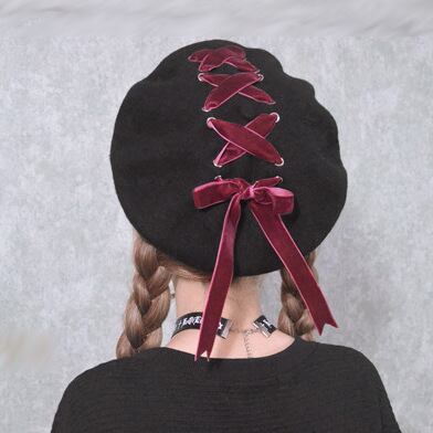ベロアリボン レースアップ ベレー帽 編み上げ ベルベット 黒ｘワインリボン