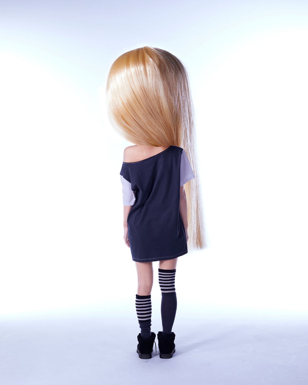 ☆[RESELL][COYSEIO] COYSEIO X BLYTHE GRAPHIC ONE PIECE CHARCOAL