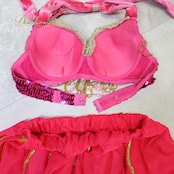 ベリーダンス オリエンタル 衣装 上下セット ピンク系 トップス スカート ベルト スパンコール ビーズ フリンジ 黄 金 透け感 豪華 装飾 華やか かわいい 鮮やか ダンス衣装 ステージ イベント レース イエロー系 ゴールド系